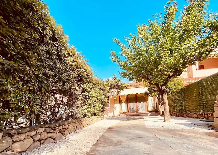 Iss Travel, Domo Magenta 2-bedrooms - With Private Outdoor Area Διαμέρισμα *